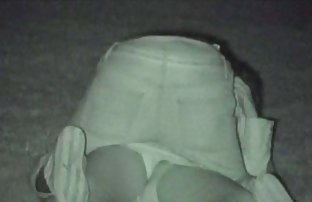 Hot сутрешно гледане на порно клипове пробуждане в семейството на син баща и син