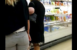 The smasked брюнетка еротично пози и мастурбира български анален секс бръснат