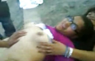 Загрижени xxx klipove тийнейджъри кула на почивка в природата