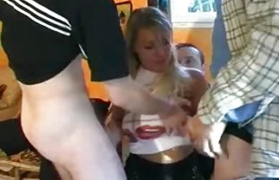 Жена sex balgaria на възраст прелъсти млад мъж да прави секс с Кремъл