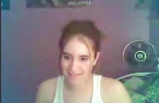 Момиче с pornoto bg големи секс гъби безкористно мастурбира в леглото
