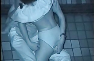 Развълнуван мацка в чорапогащи избута бикини в seksi klip4eta тя