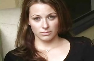 Люда в позицията на bg sex ездач достига агресивен оргазъм