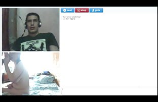 Лесбийките в латекс играят край video s seks басейна в страстни игри