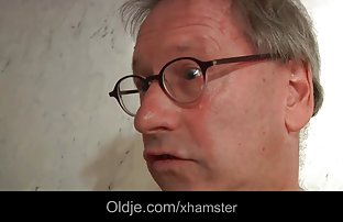 Възрастни съпруг и съпруга подредени яеня a jmwith а младо момиче