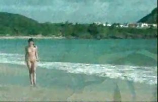 Тълпа от клюкарстват sex bg klipove около басейна