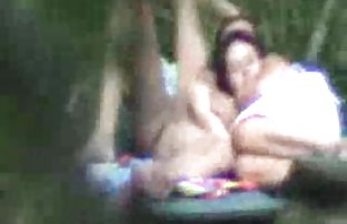 Красотата завърши в гората по време на onlain seks мастурбация