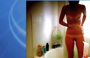 Елегантно момиче в червени sex na balgarski ezik ласки си сочна дупка
