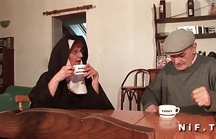 Един старец от Англия превзема дяволите Руската майка online bg sex под душа